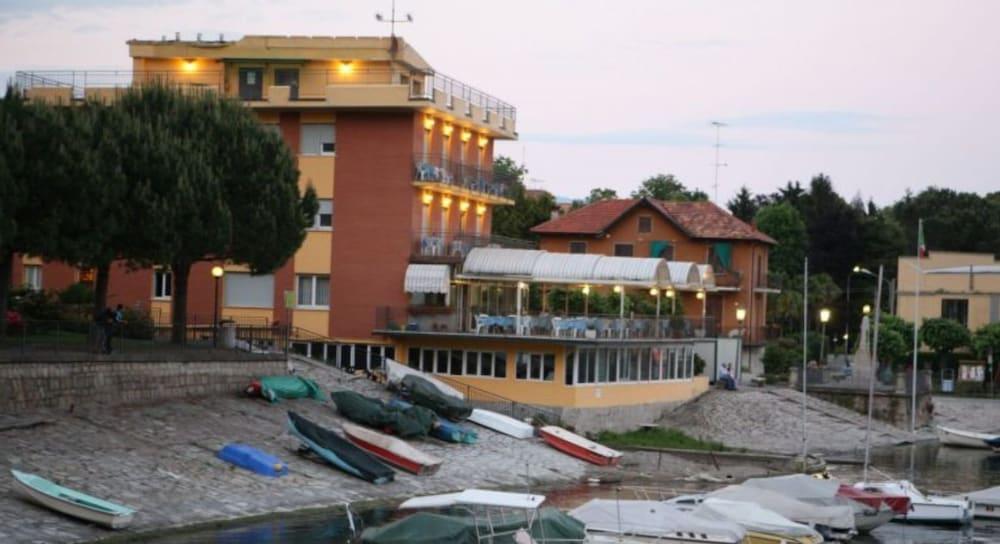 Hotel Capri Lesa Ngoại thất bức ảnh
