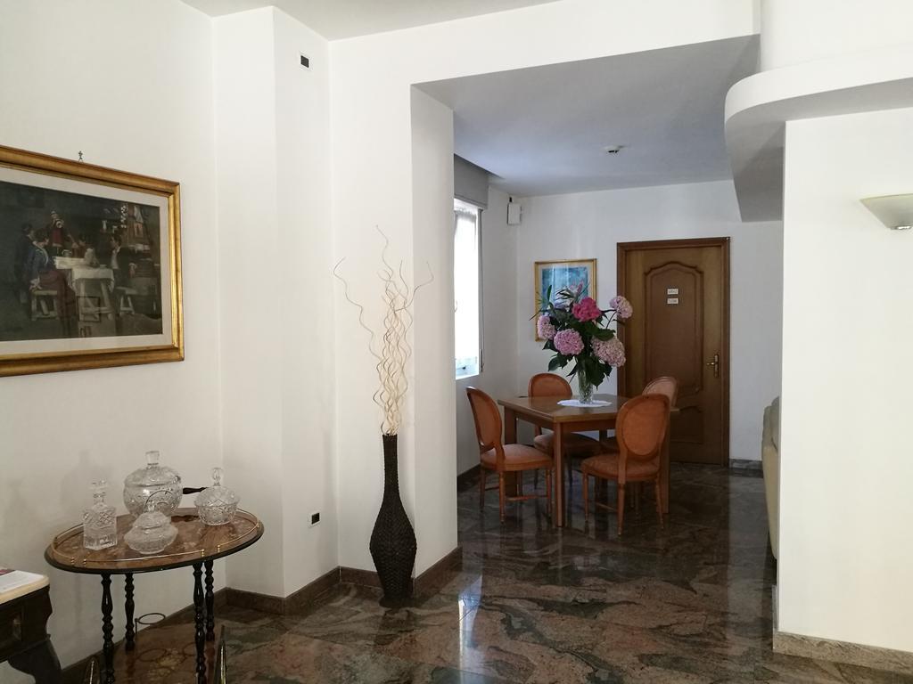 Hotel Capri Lesa Ngoại thất bức ảnh