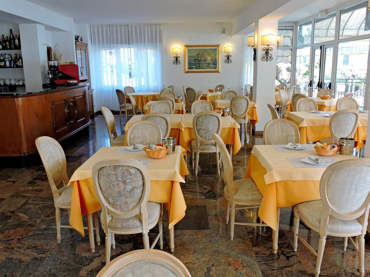 Hotel Capri Lesa Ngoại thất bức ảnh