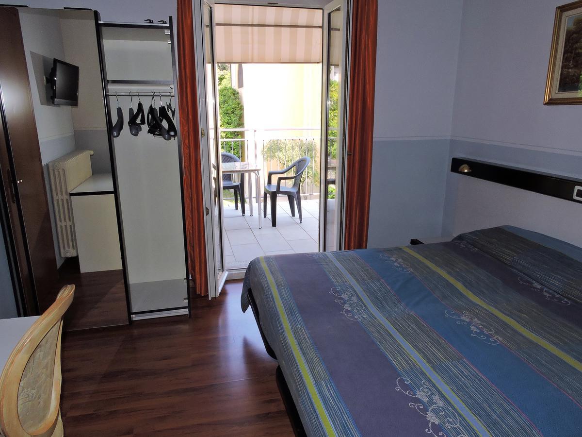 Hotel Capri Lesa Ngoại thất bức ảnh