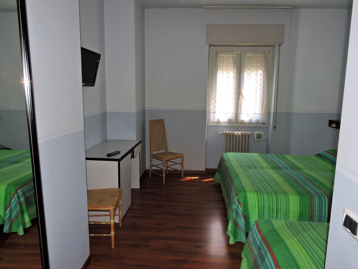 Hotel Capri Lesa Ngoại thất bức ảnh