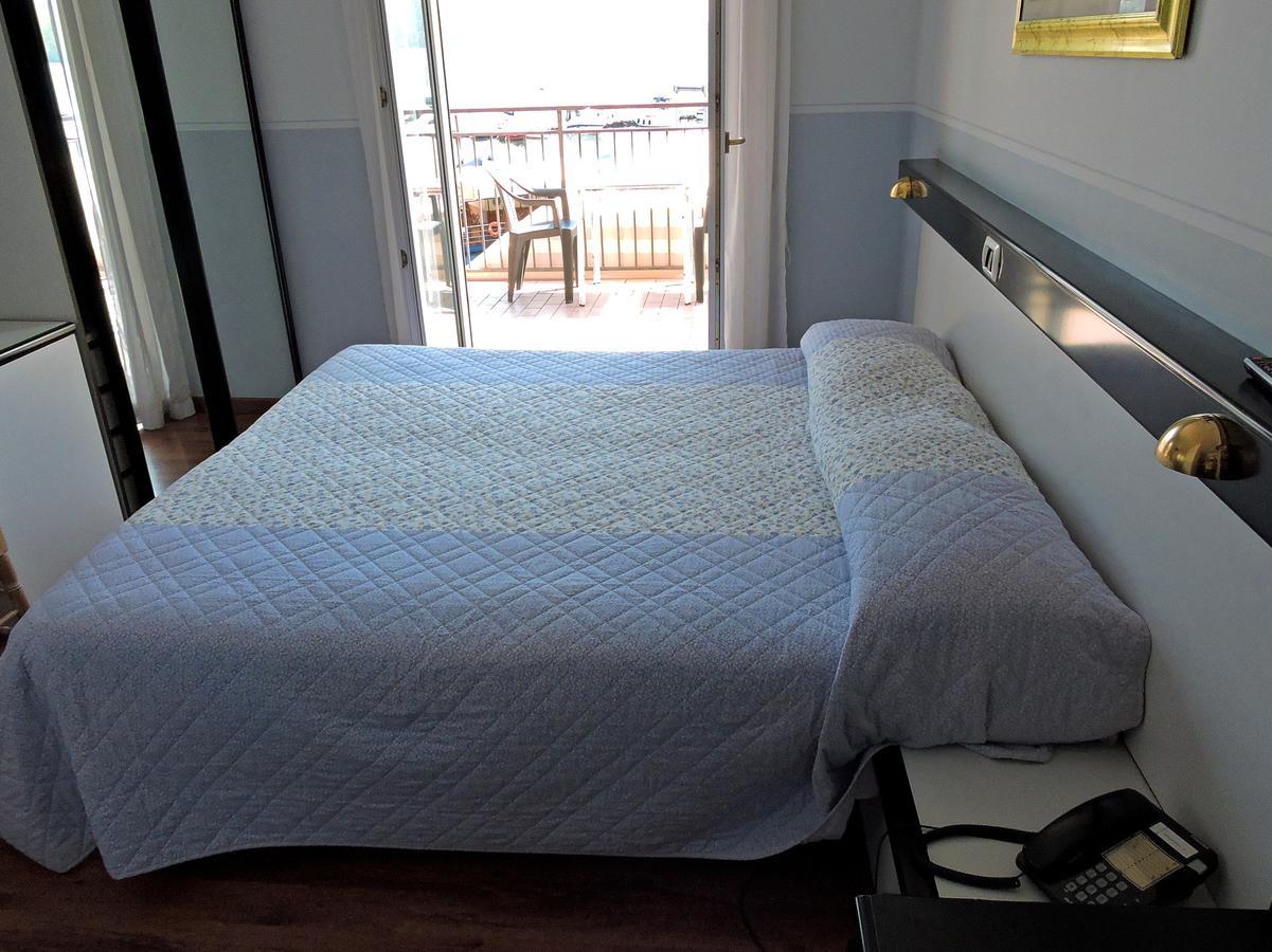 Hotel Capri Lesa Ngoại thất bức ảnh