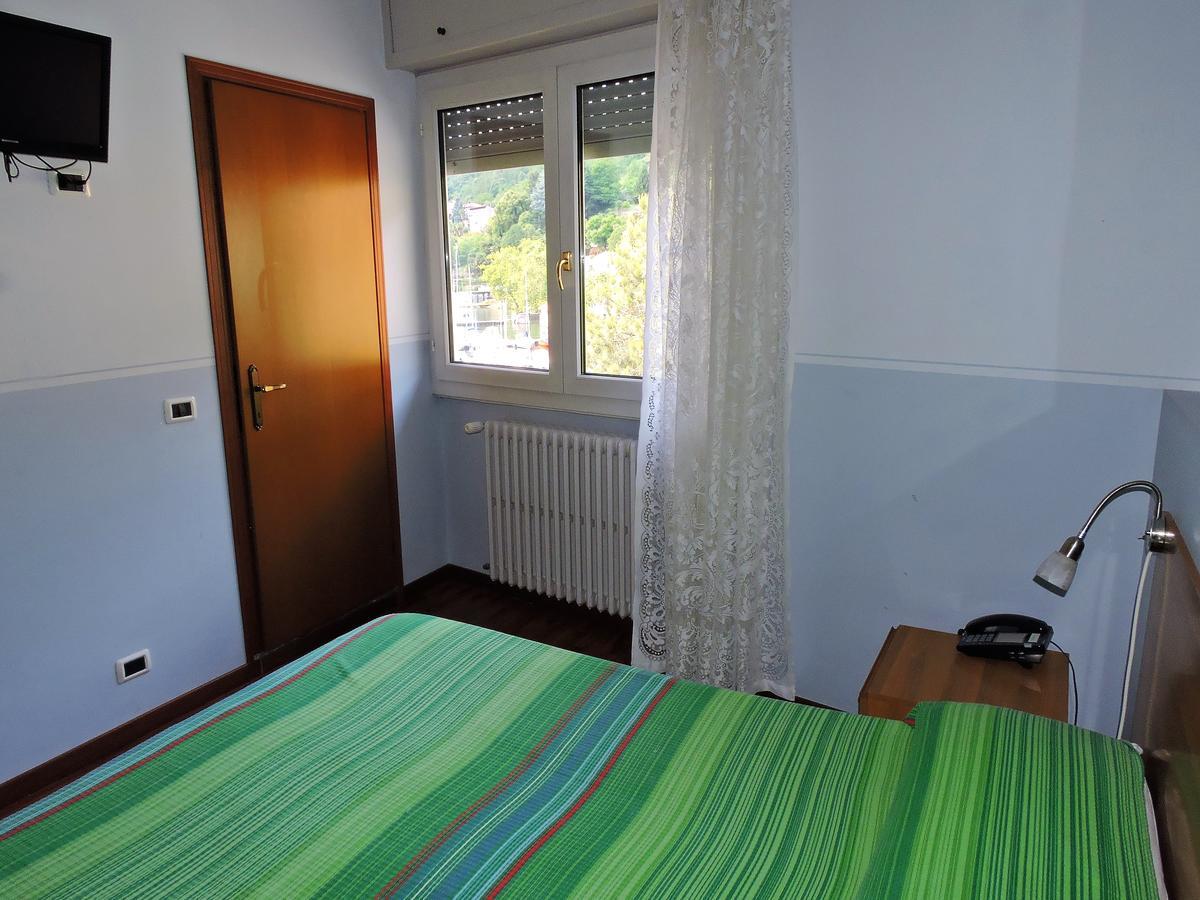 Hotel Capri Lesa Ngoại thất bức ảnh