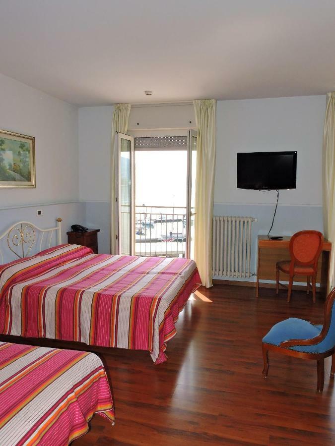 Hotel Capri Lesa Ngoại thất bức ảnh
